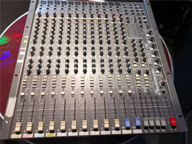 Trilogy 166 Mixer (occ)